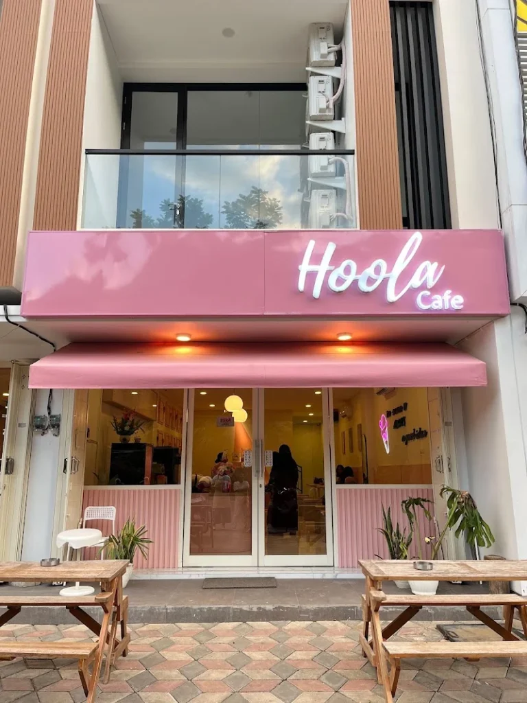 Hoola Cafe Labuan Bajo in Labuan Bajo
