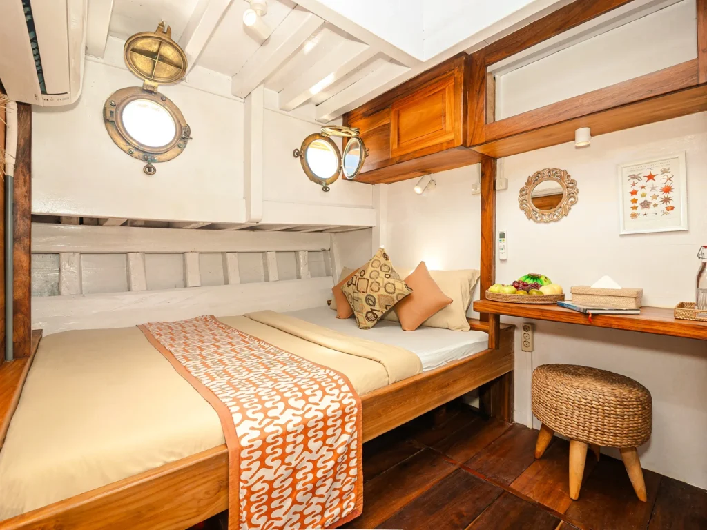 Jinggo Janggo air-conditioned double cabin