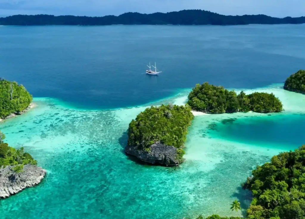 Katharina cruising near Pisang Island