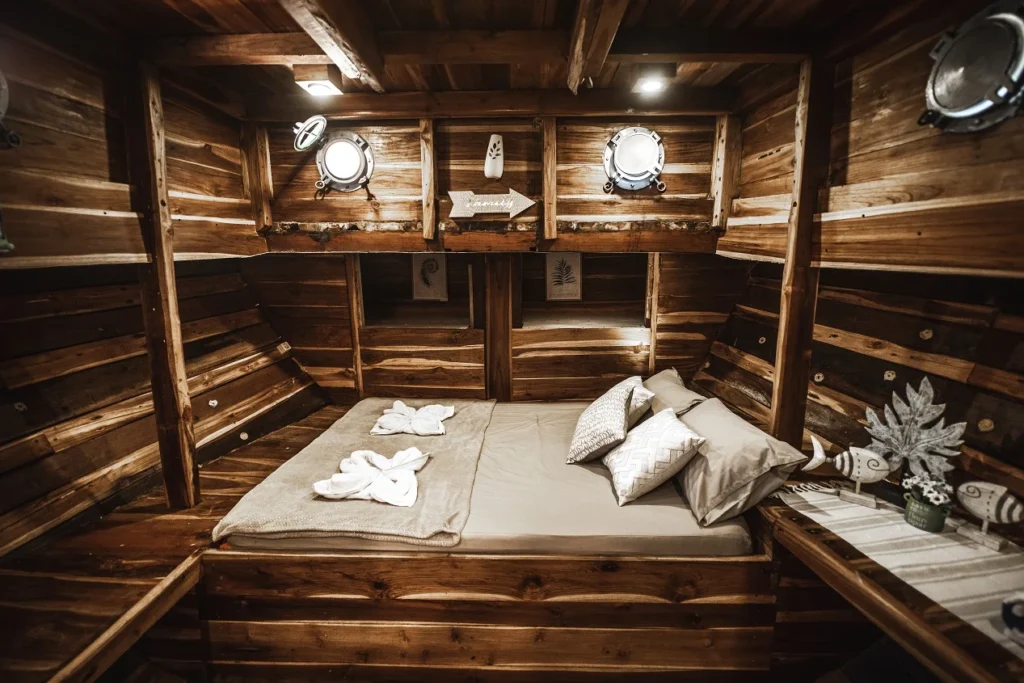 Air-conditioned double cabin aboard Lalunia liveaboard