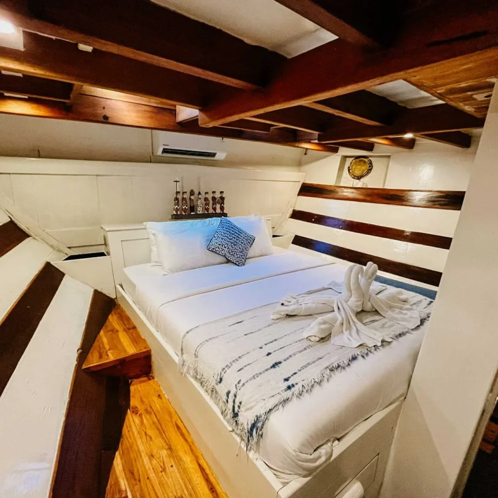 Lambo lower deck double cabin