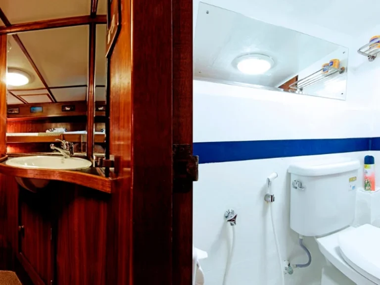 Shared bathroom serving the two Budget cabins aboard MV Mermaid II