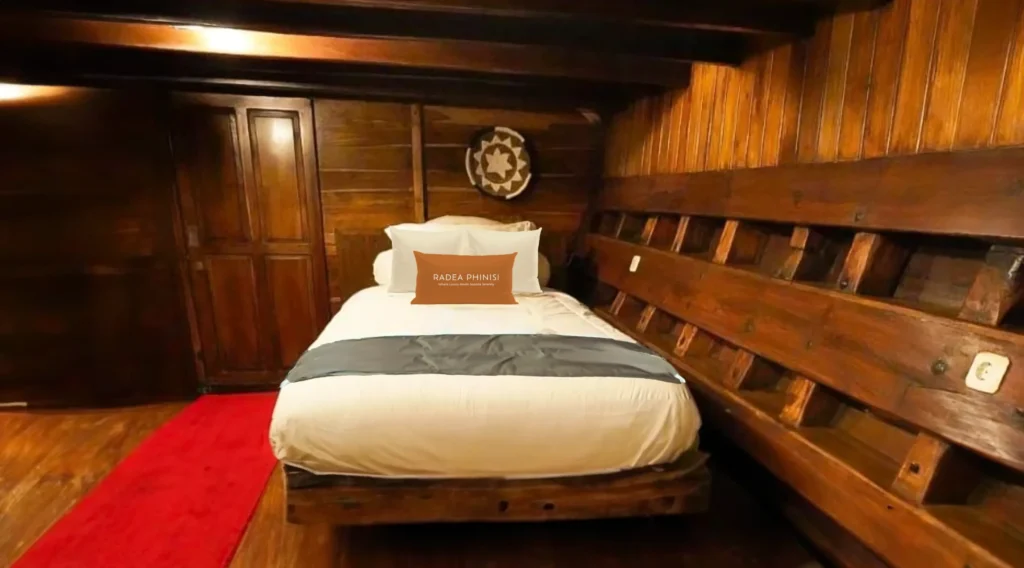 Private queen-bed cabin aboard Radea Phinisi