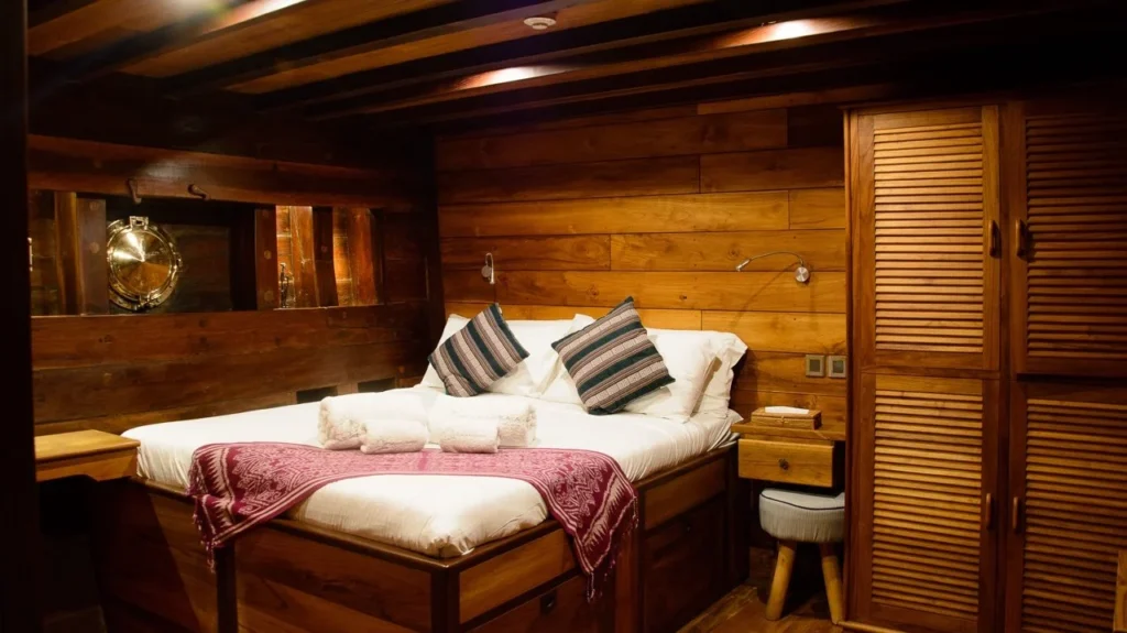 Convertible double or twin cabin aboard Samambaia