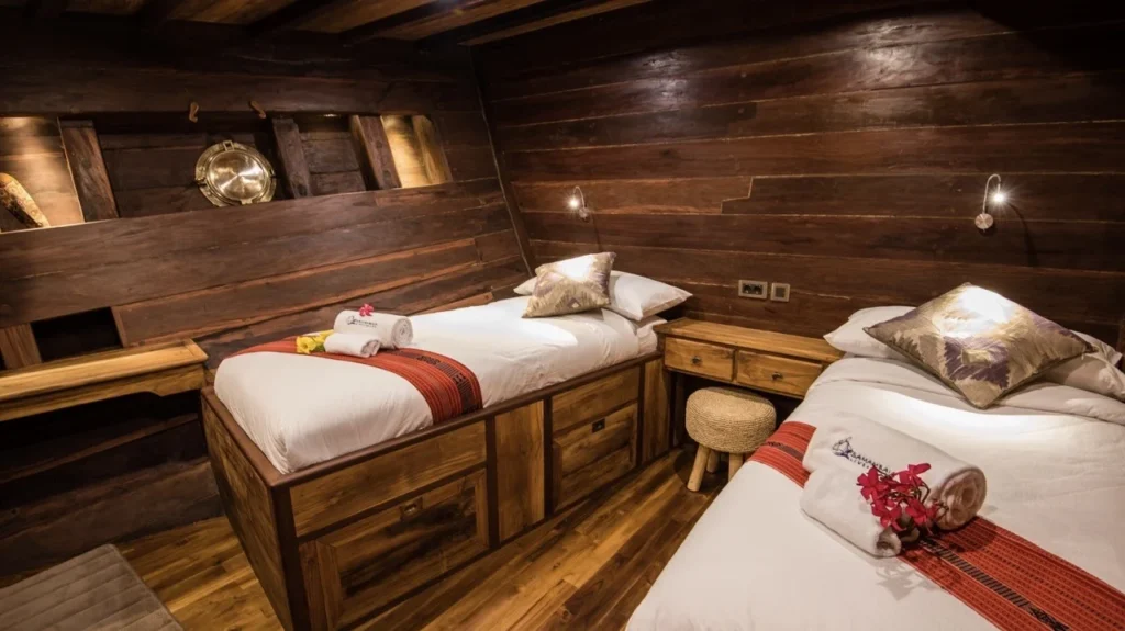 Lower deck twin cabin aboard Samambaia