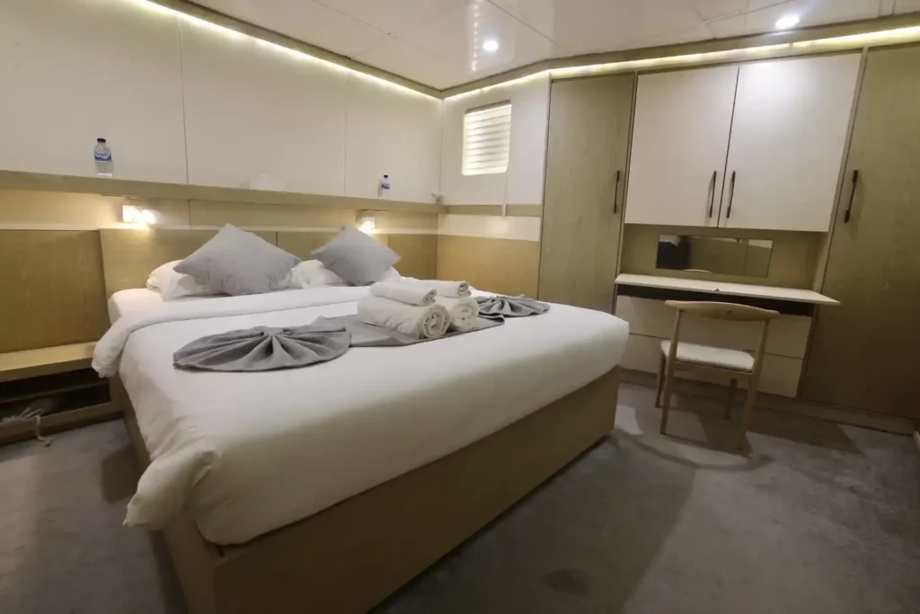 Seaisee lower-deck Master Cabin with king-size bed