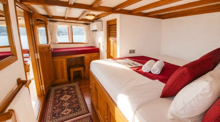 Second double cabin on Seven Seas