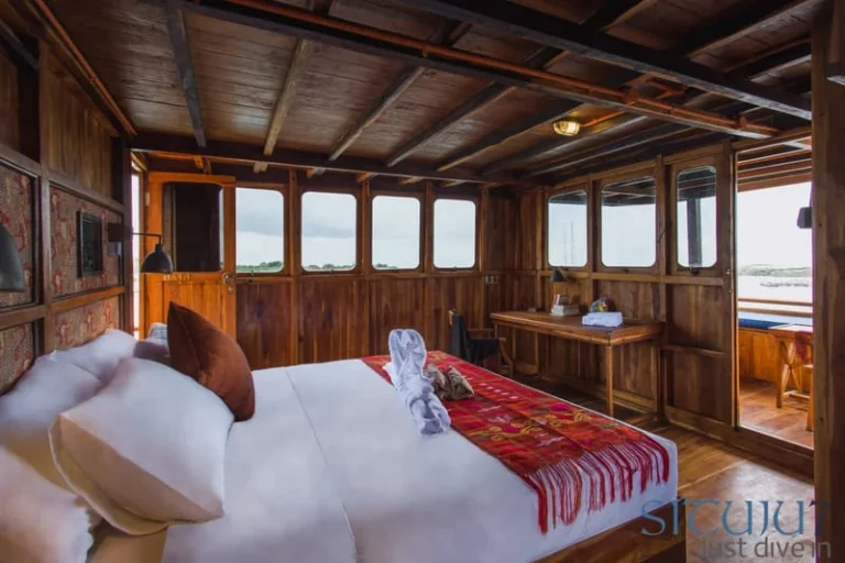 Bali master suite with double bed and terrace access aboard Situju7
