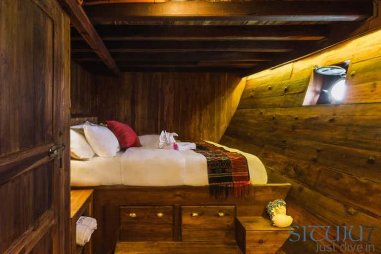 Sumbawa deluxe double cabin aboard Situju7