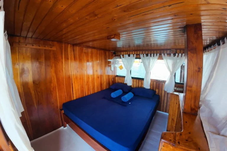 Private double cabin on the main deck of Sokaraja