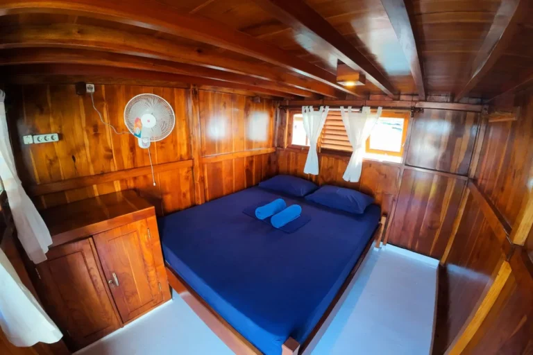 Private double cabin on the upper deck of Sokaraja