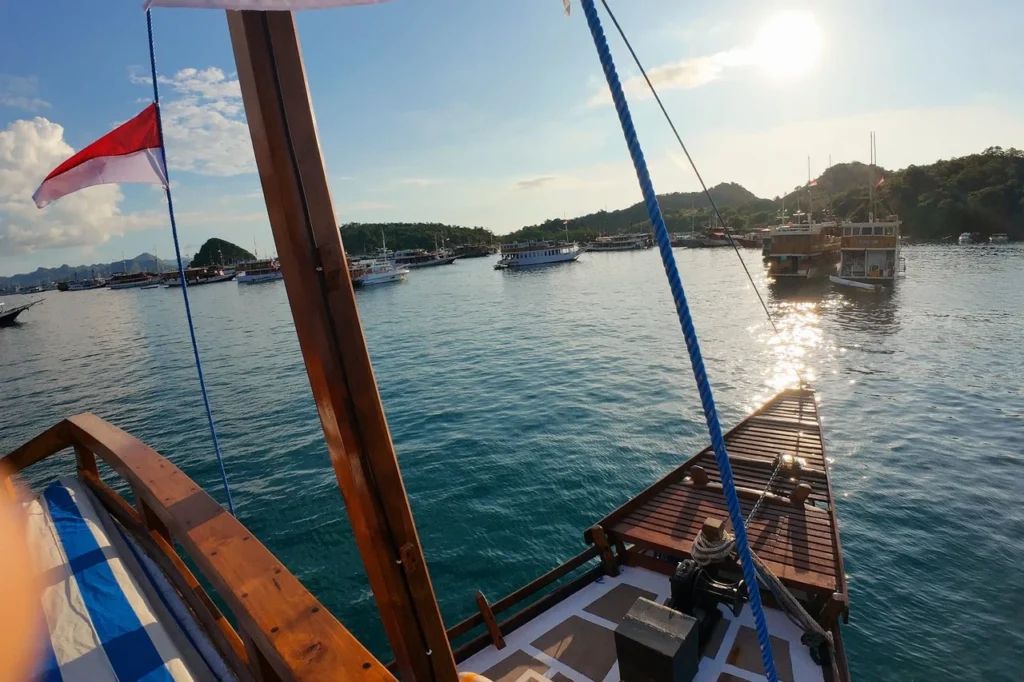 Front deck aboard Sokaraja liveaboard