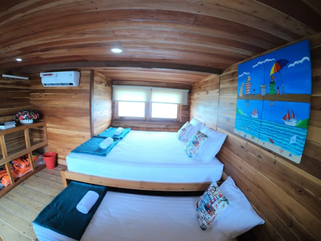King and single-bed master cabin aboard Thalassa 2