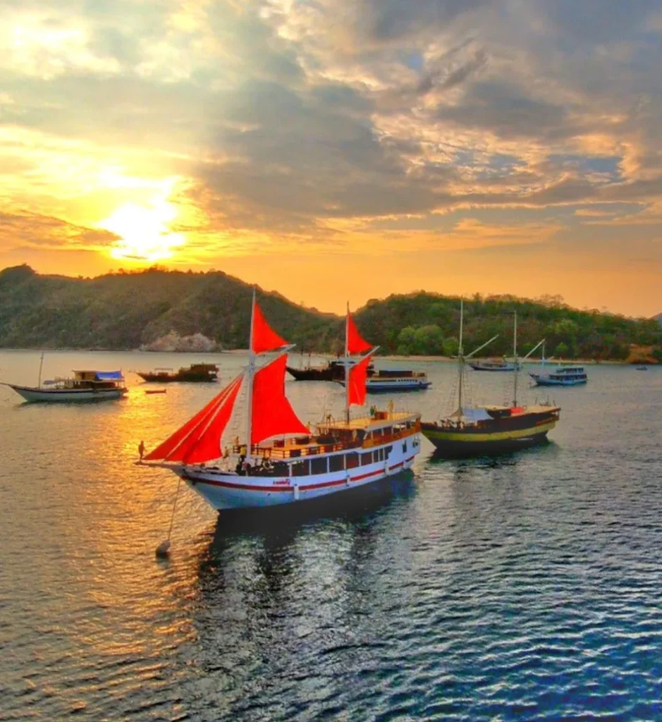 Exterior view of Thalassa 2 in Komodo waters