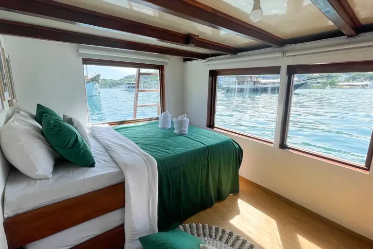 Second ocean-view master bedroom aboard Zada Hela