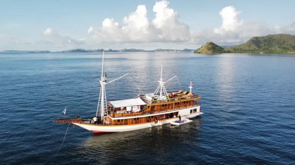 Zada Hela traditional phinisi viewed on the water
